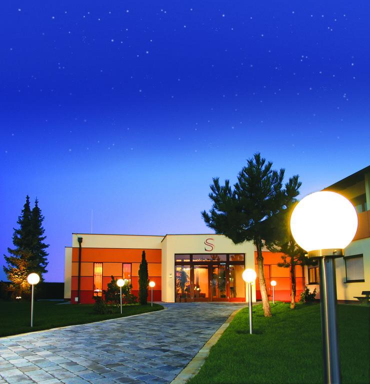 Hotel Garni Steinfeld Βίνερ Νόιστατ Εξωτερικό φωτογραφία