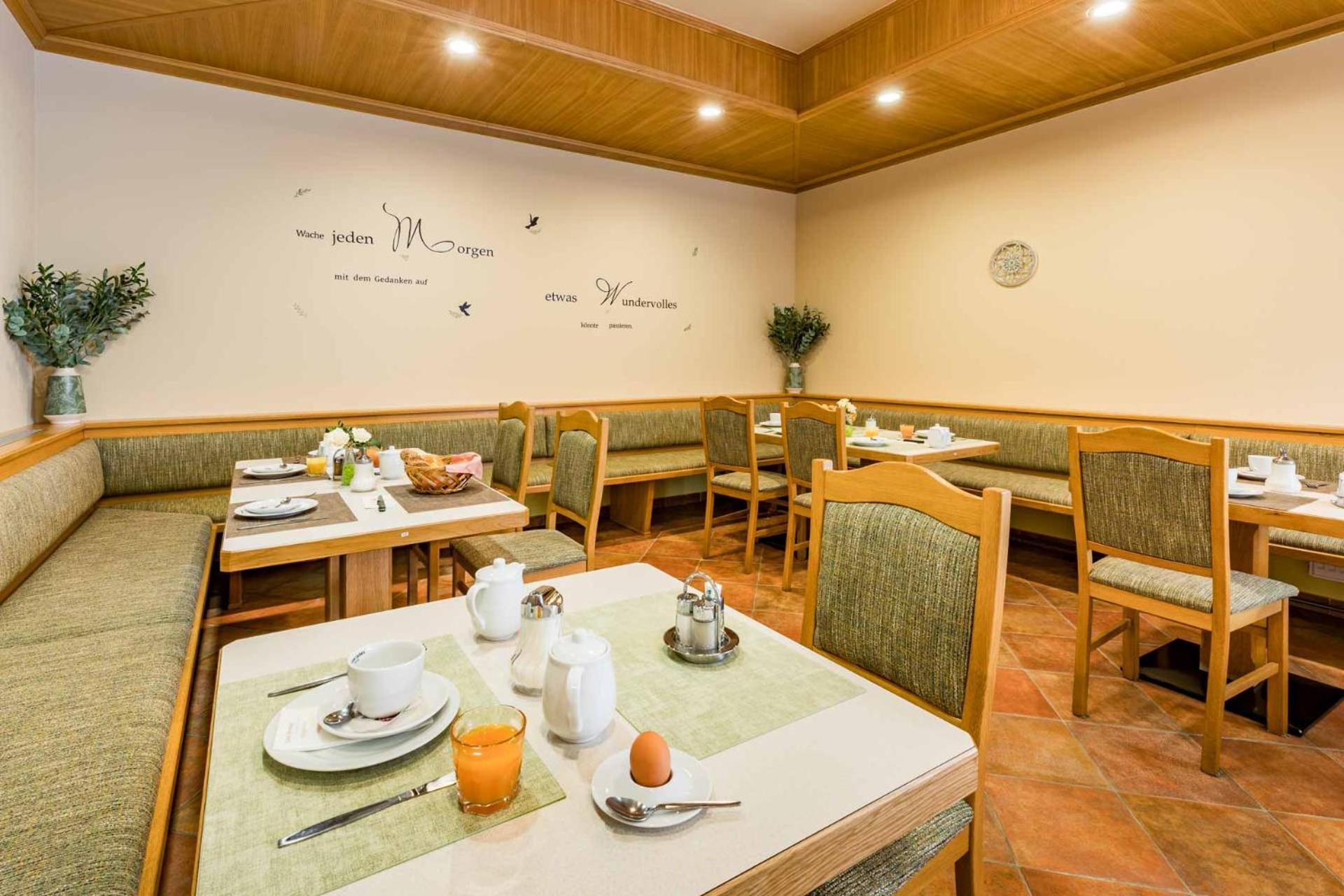Hotel Garni Steinfeld Βίνερ Νόιστατ Εξωτερικό φωτογραφία
