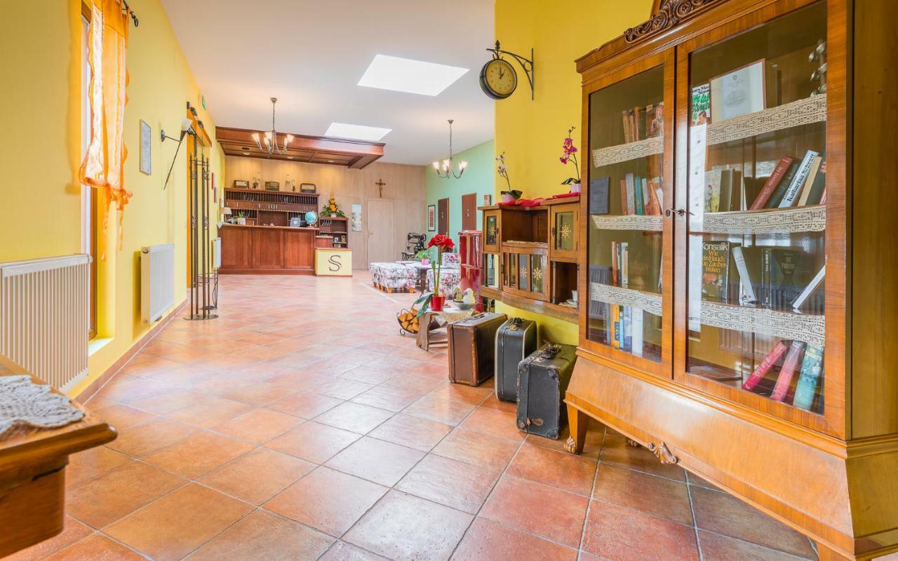 Hotel Garni Steinfeld Βίνερ Νόιστατ Εξωτερικό φωτογραφία