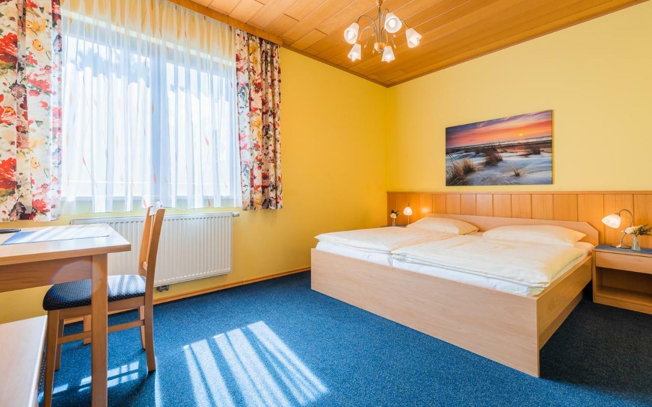 Hotel Garni Steinfeld Βίνερ Νόιστατ Εξωτερικό φωτογραφία