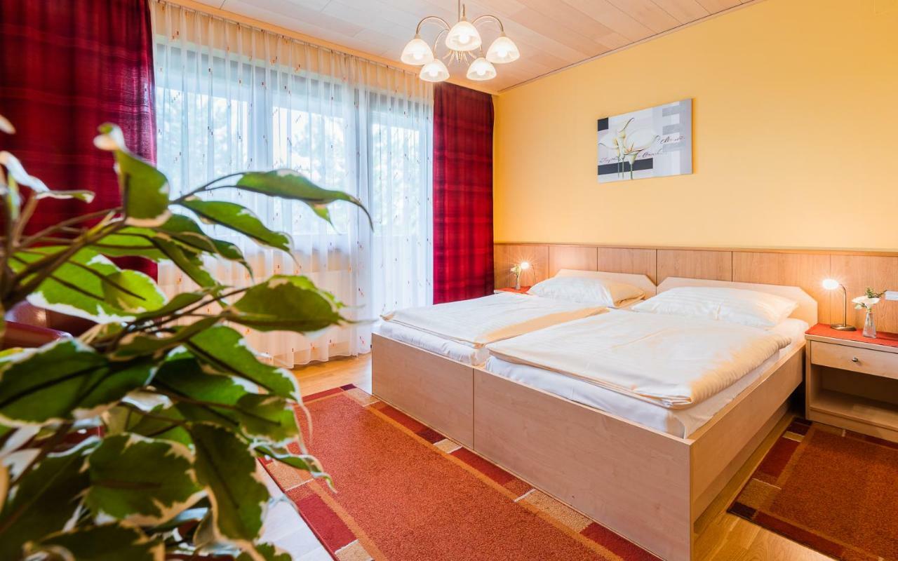 Hotel Garni Steinfeld Βίνερ Νόιστατ Εξωτερικό φωτογραφία