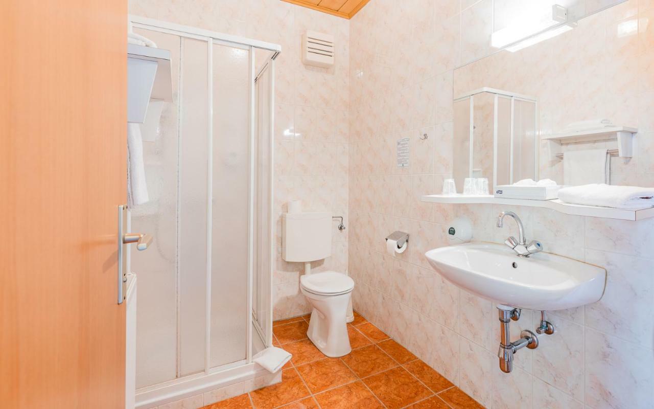 Hotel Garni Steinfeld Βίνερ Νόιστατ Εξωτερικό φωτογραφία