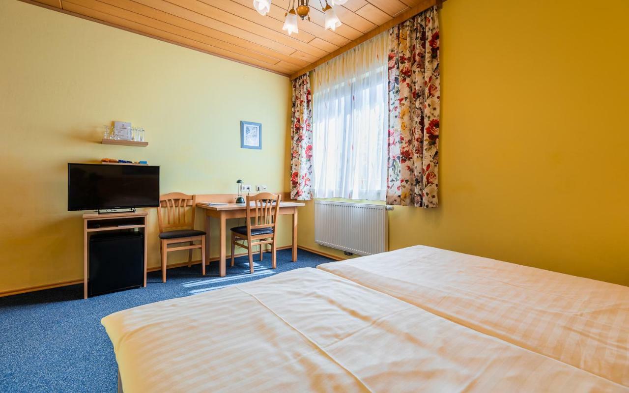 Hotel Garni Steinfeld Βίνερ Νόιστατ Εξωτερικό φωτογραφία