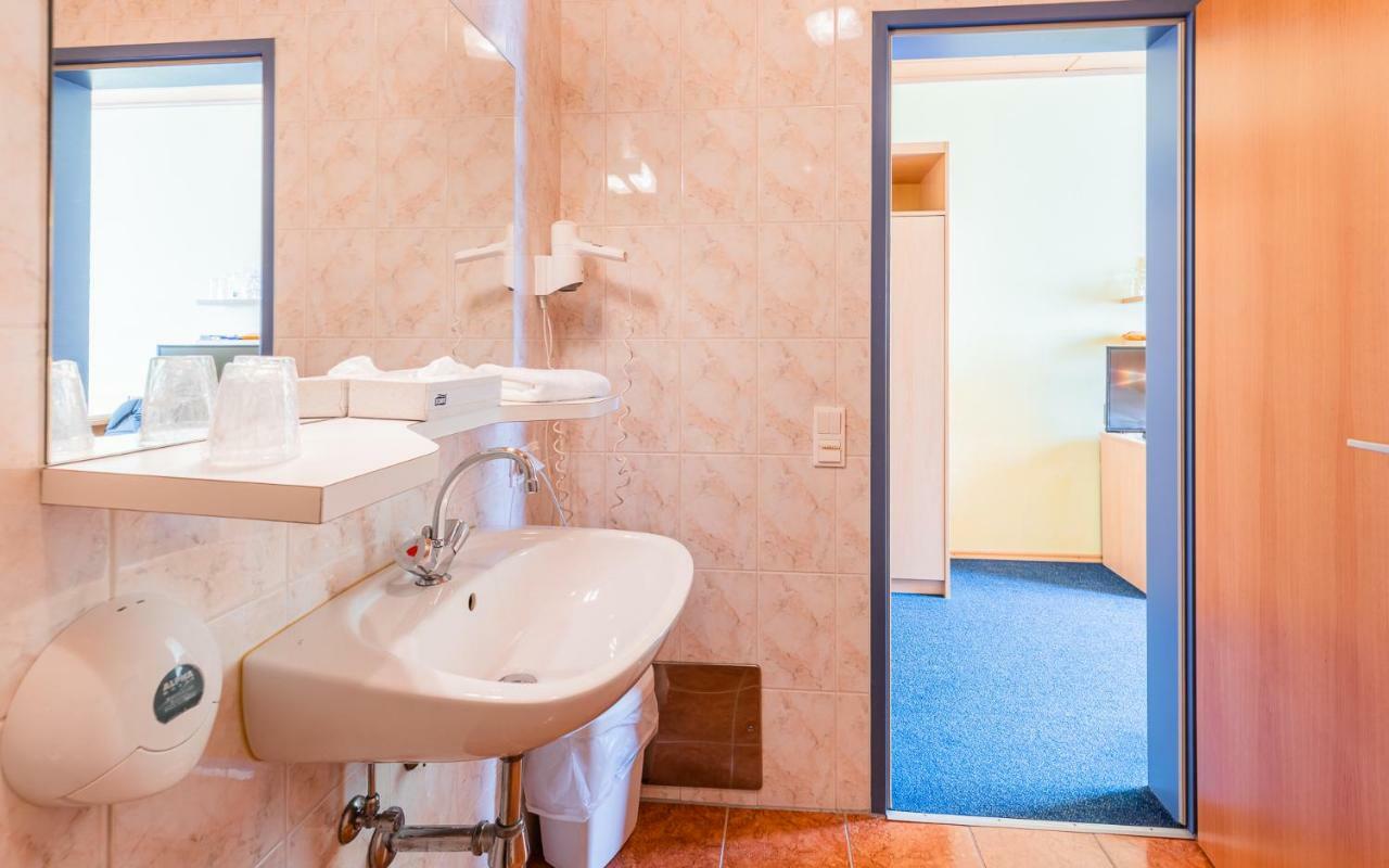 Hotel Garni Steinfeld Βίνερ Νόιστατ Εξωτερικό φωτογραφία
