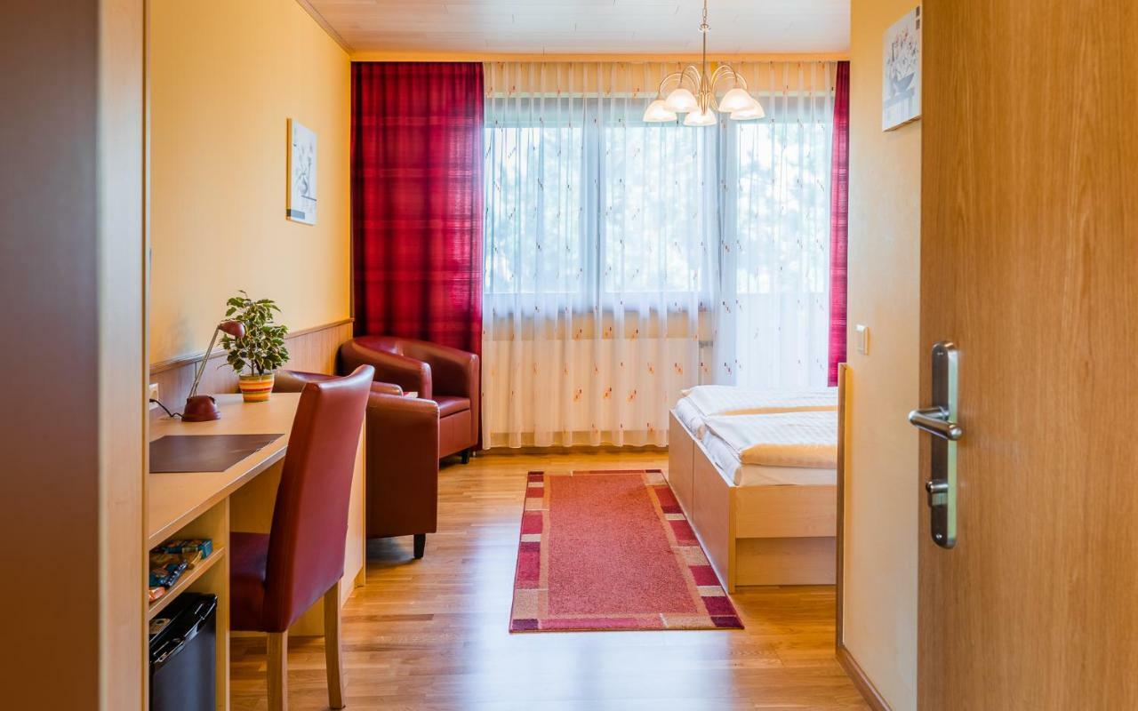 Hotel Garni Steinfeld Βίνερ Νόιστατ Εξωτερικό φωτογραφία